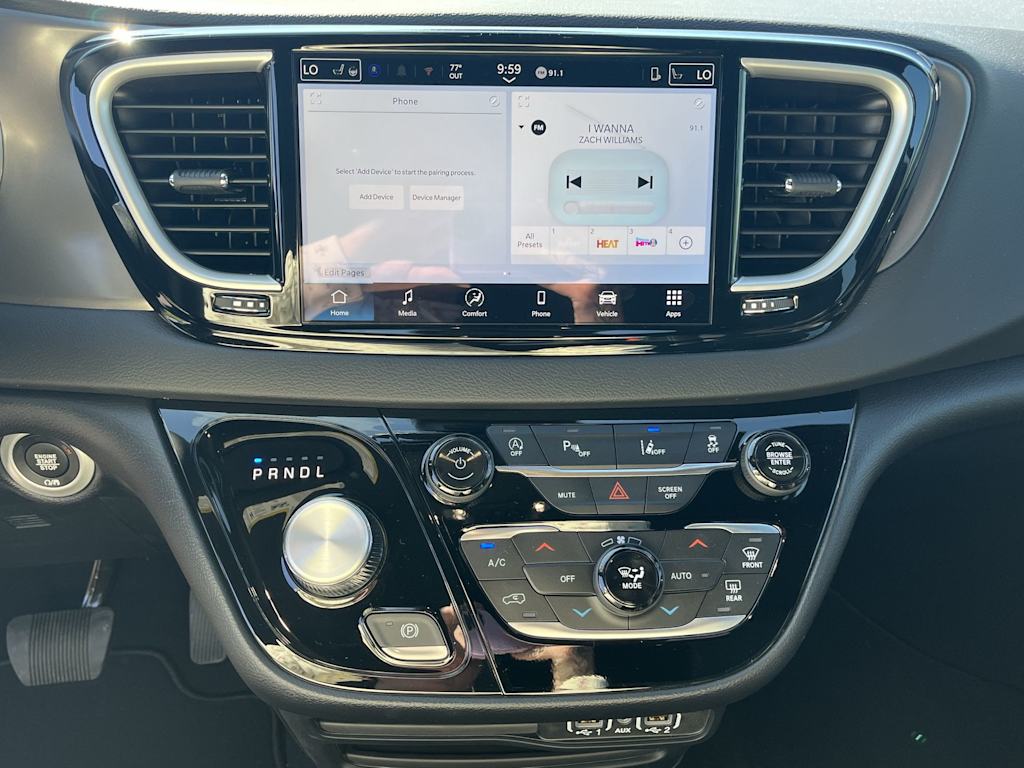 Thumbnail: 2025 Chrysler Voyager - 15