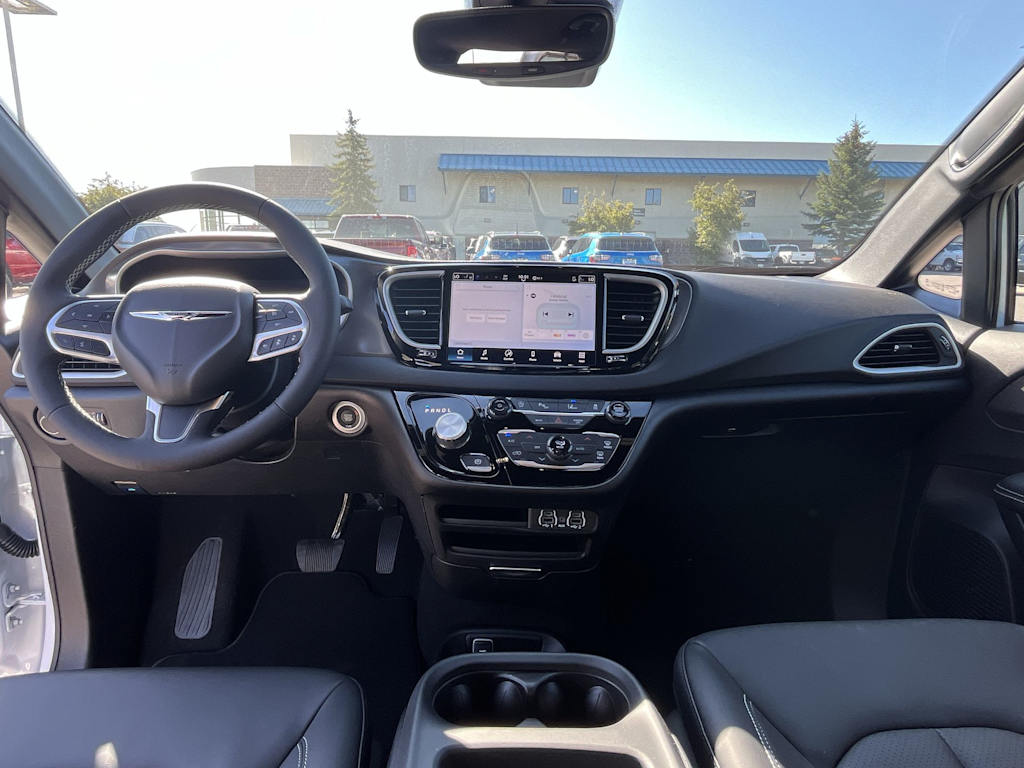 Thumbnail: 2025 Chrysler Voyager - 10