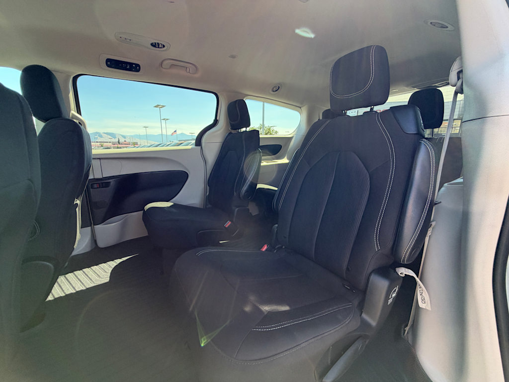Thumbnail: 2023 Chrysler Voyager - 10