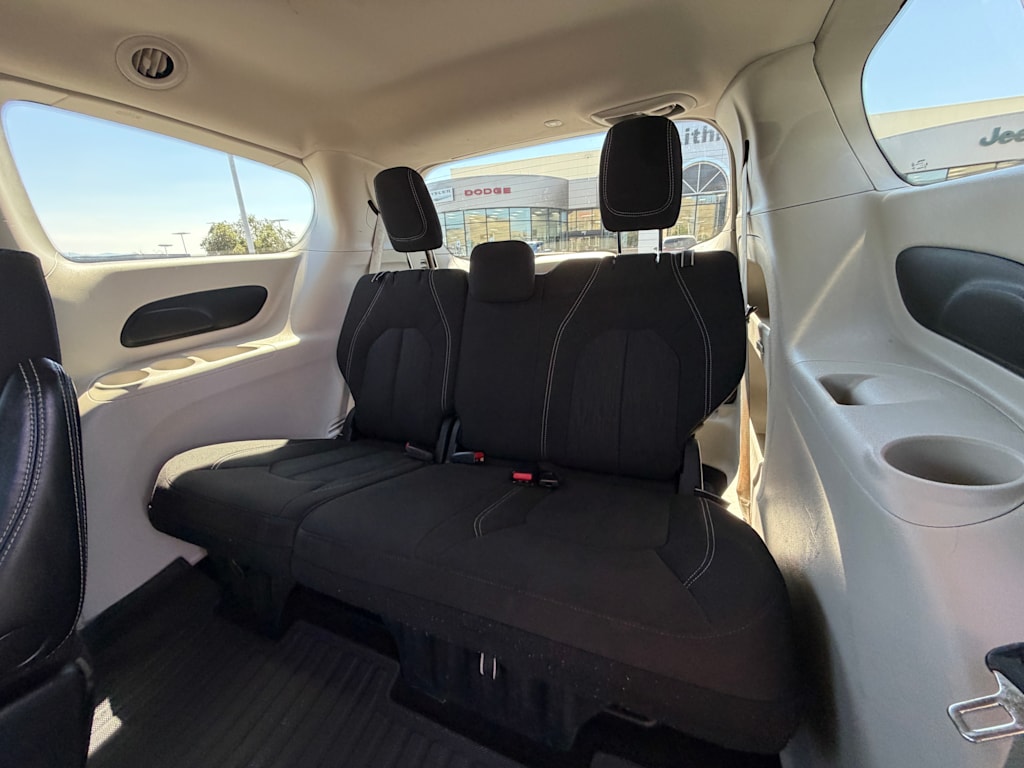 Thumbnail: 2023 Chrysler Voyager - 26