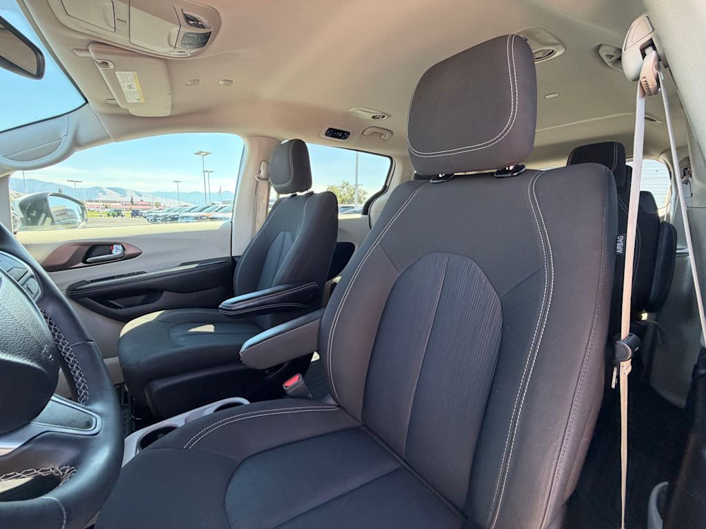 Thumbnail: 2023 Chrysler Voyager - 9