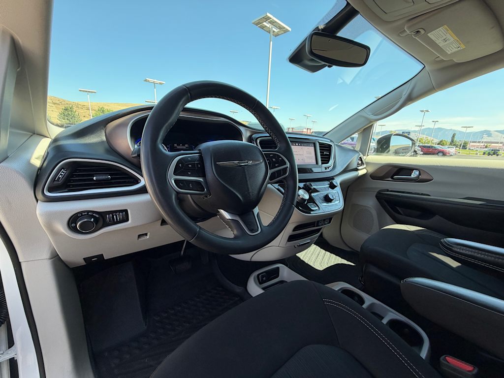 Thumbnail: 2023 Chrysler Voyager - 2