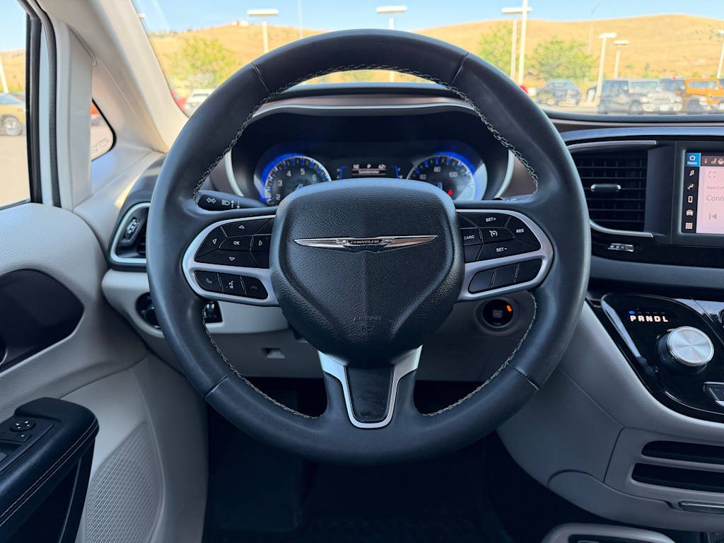 Thumbnail: 2023 Chrysler Voyager - 8