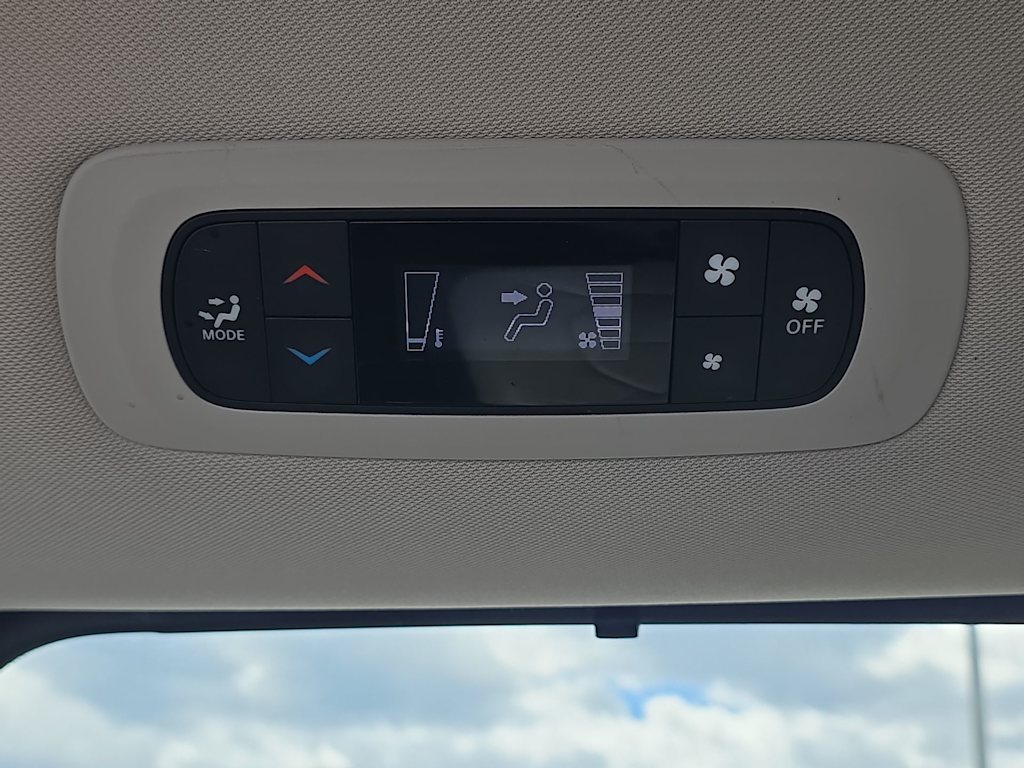 Thumbnail: 2020 Chrysler Voyager - 24