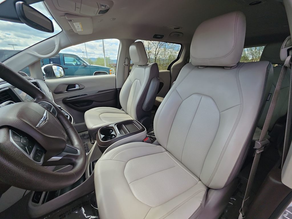 Thumbnail: 2020 Chrysler Voyager - 11