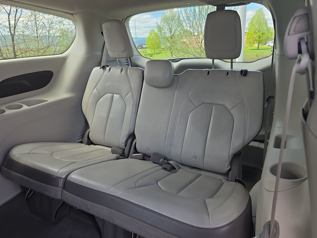 Thumbnail: 2020 Chrysler Voyager - 23