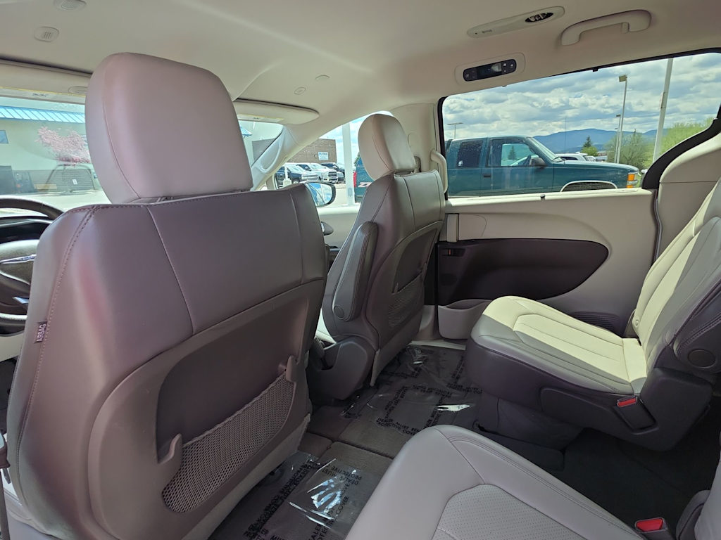 Thumbnail: 2020 Chrysler Voyager - 13