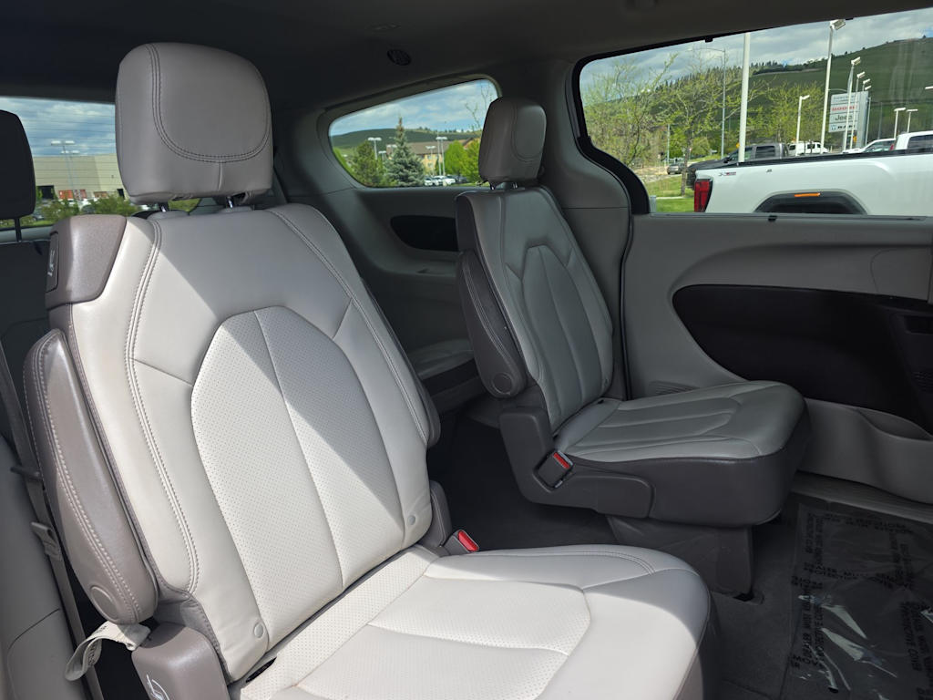 Thumbnail: 2020 Chrysler Voyager - 20