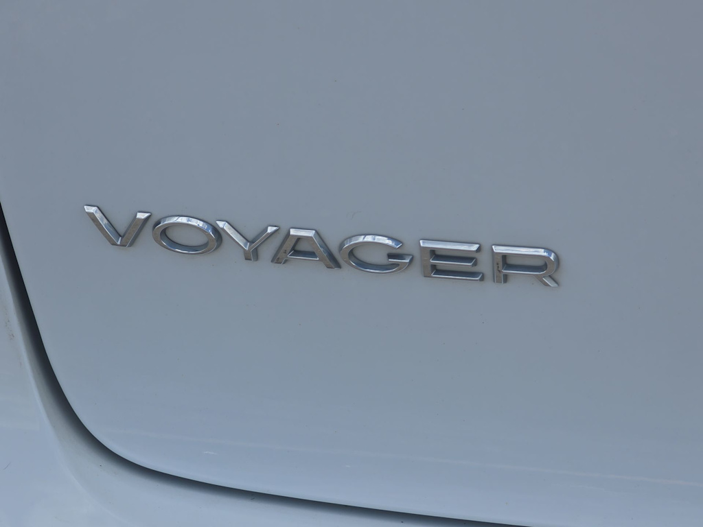 Thumbnail: 2020 Chrysler Voyager - 7