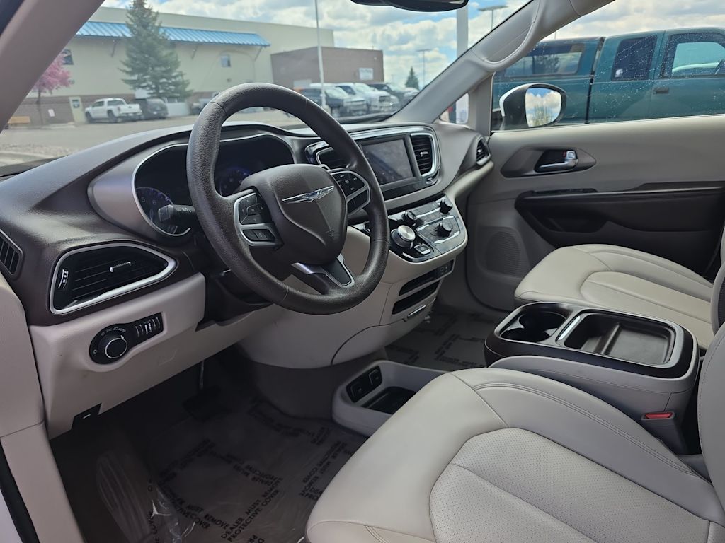 Thumbnail: 2020 Chrysler Voyager - 2