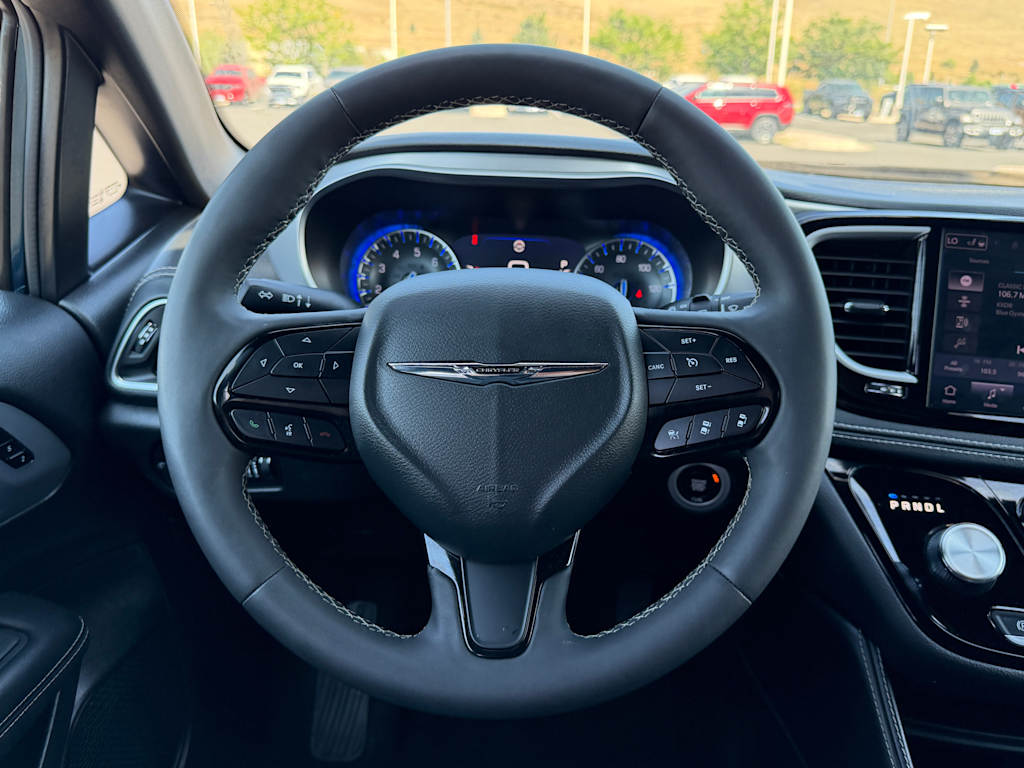 Thumbnail: 2025 Chrysler Pacifica - 6