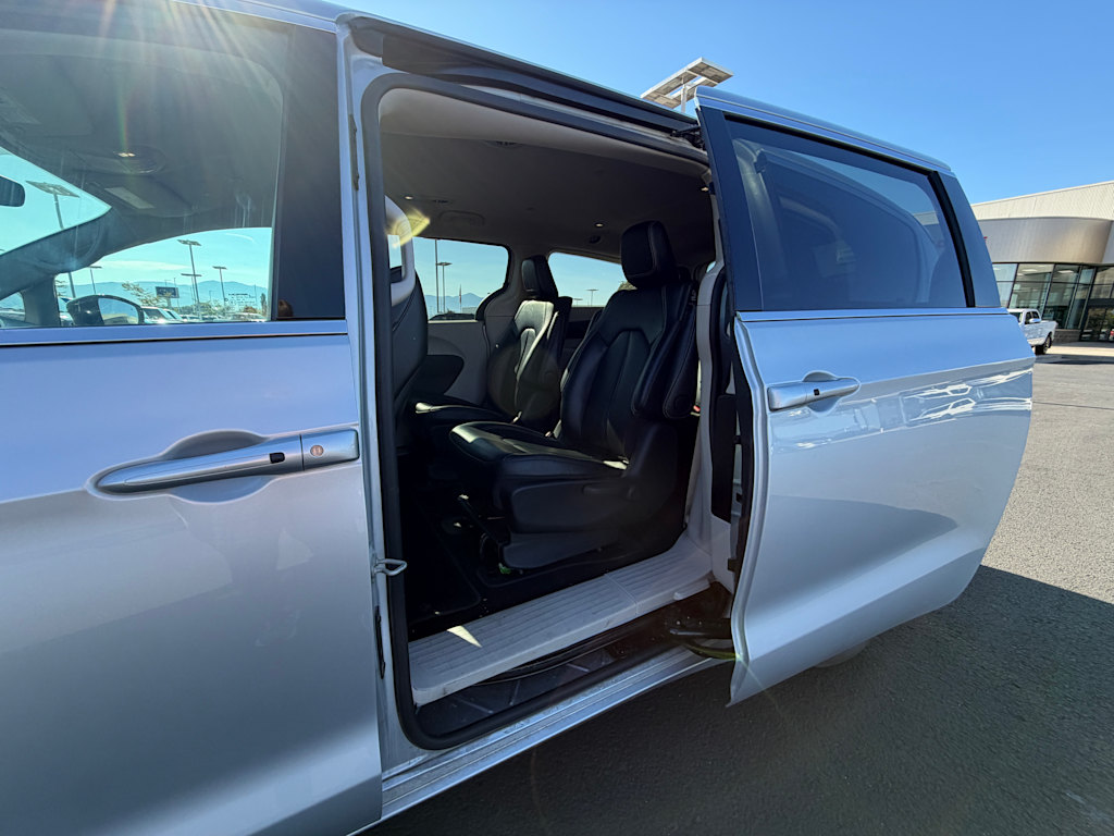 Thumbnail: 2024 Chrysler Pacifica - 5