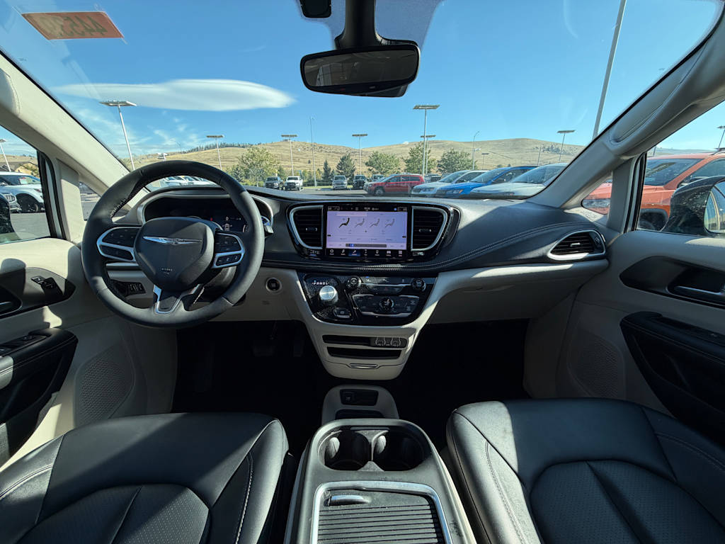 Thumbnail: 2024 Chrysler Pacifica - 10
