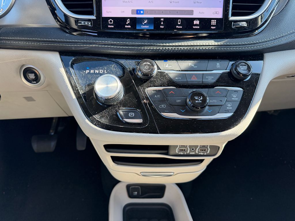Thumbnail: 2024 Chrysler Pacifica - 21