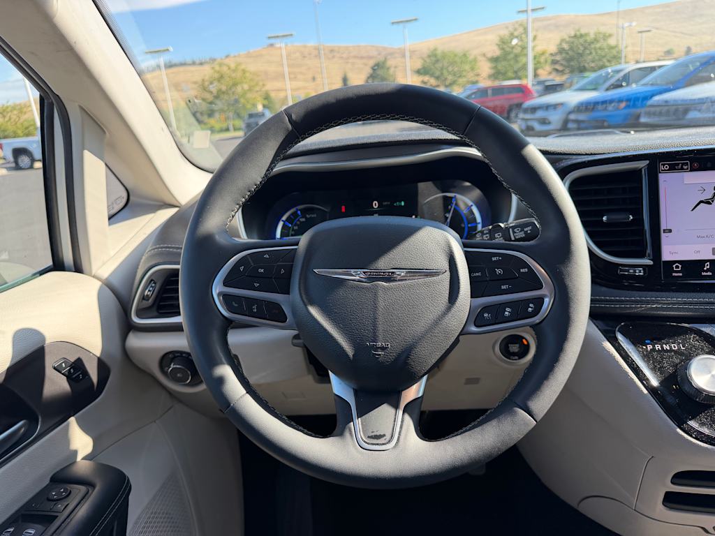 Thumbnail: 2024 Chrysler Pacifica - 6