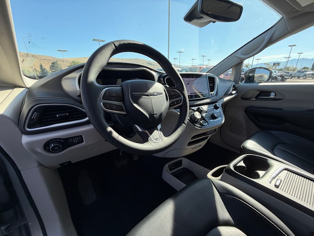 Thumbnail: 2024 Chrysler Pacifica - 2