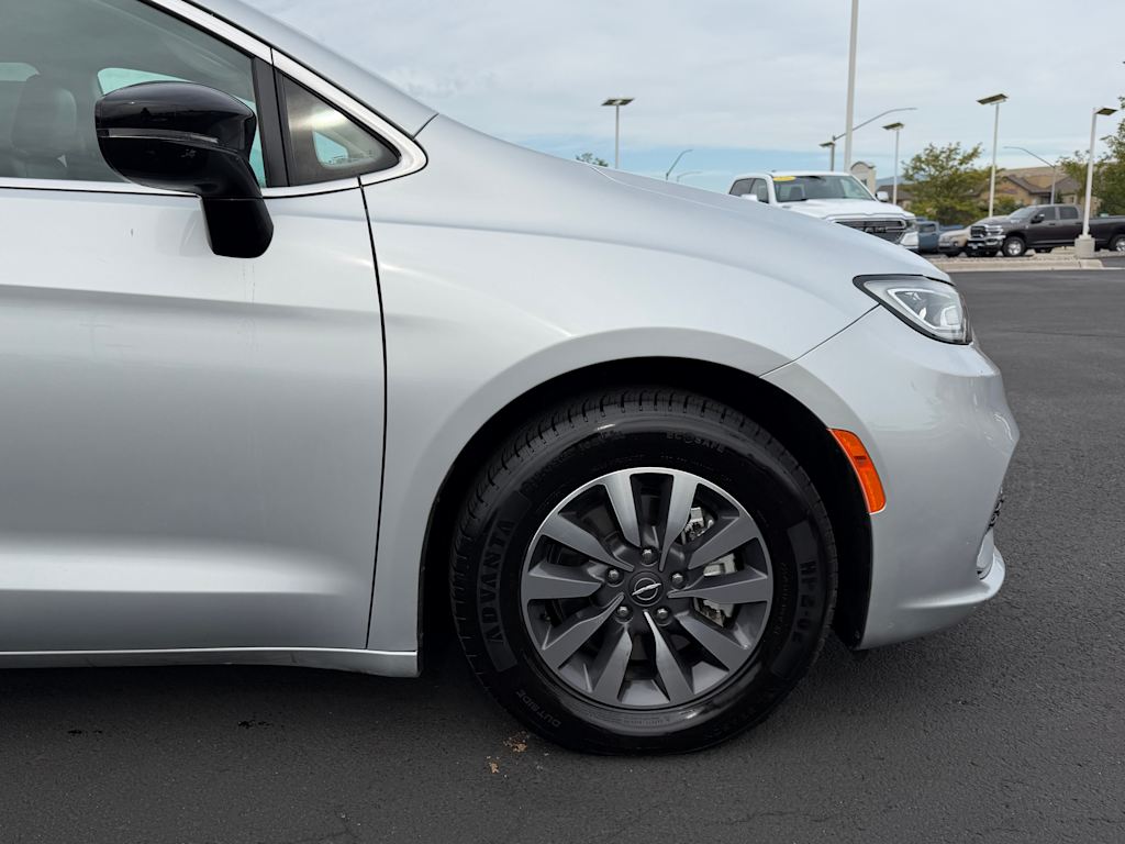 Thumbnail: 2024 Chrysler Pacifica - 6