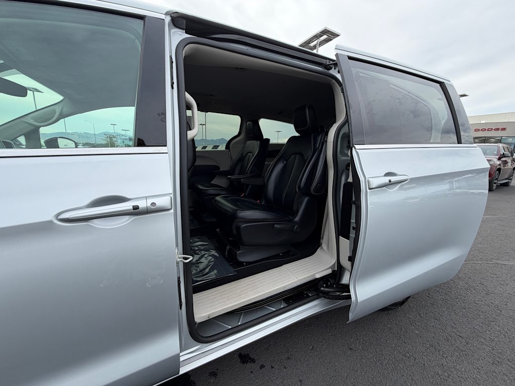 Thumbnail: 2024 Chrysler Pacifica - 5