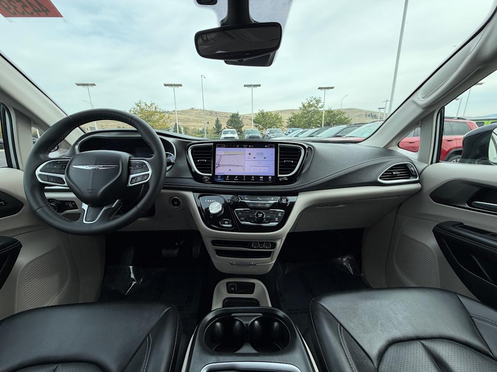 Thumbnail: 2024 Chrysler Pacifica - 10