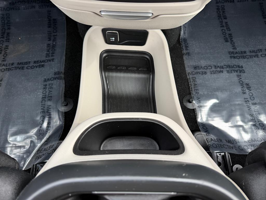 Thumbnail: 2024 Chrysler Pacifica - 12