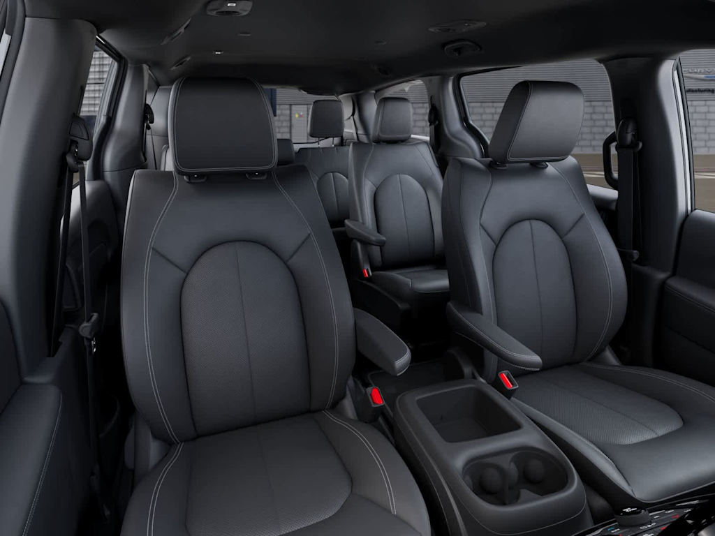 Thumbnail: 2027 Chrysler Pacifica - 4