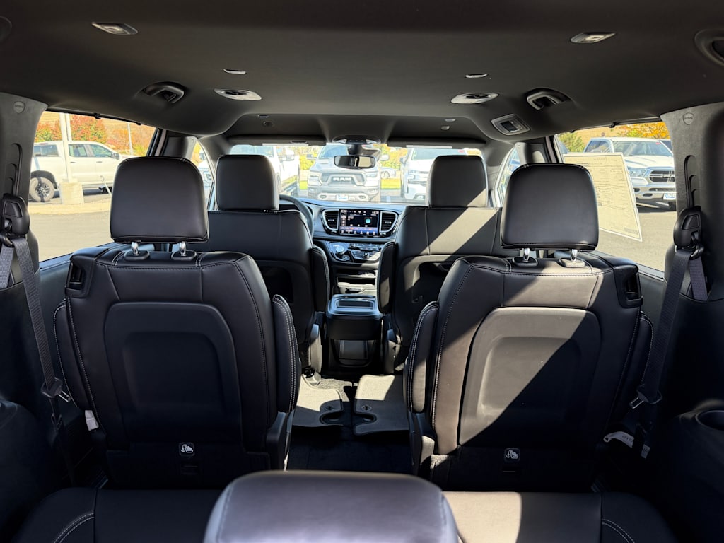 Thumbnail: 2027 Chrysler Pacifica - 9