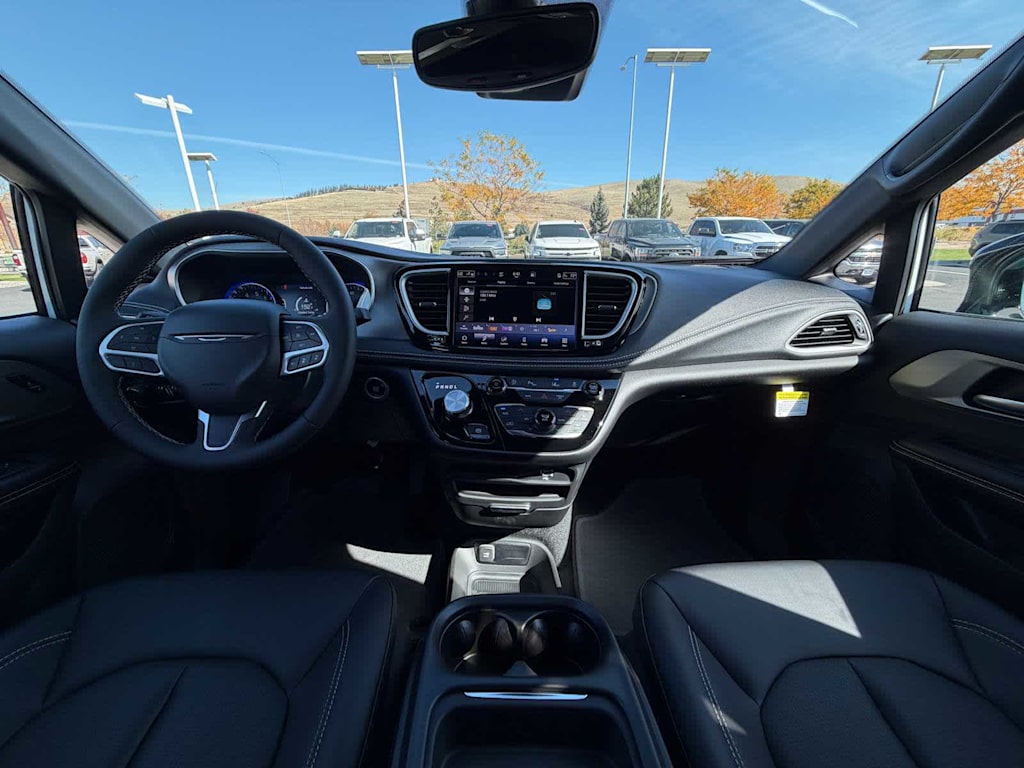Thumbnail: 2027 Chrysler Pacifica - 10