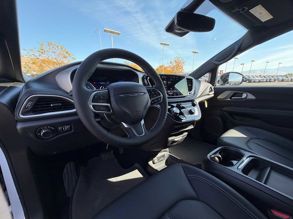 Thumbnail: 2027 Chrysler Pacifica - 2