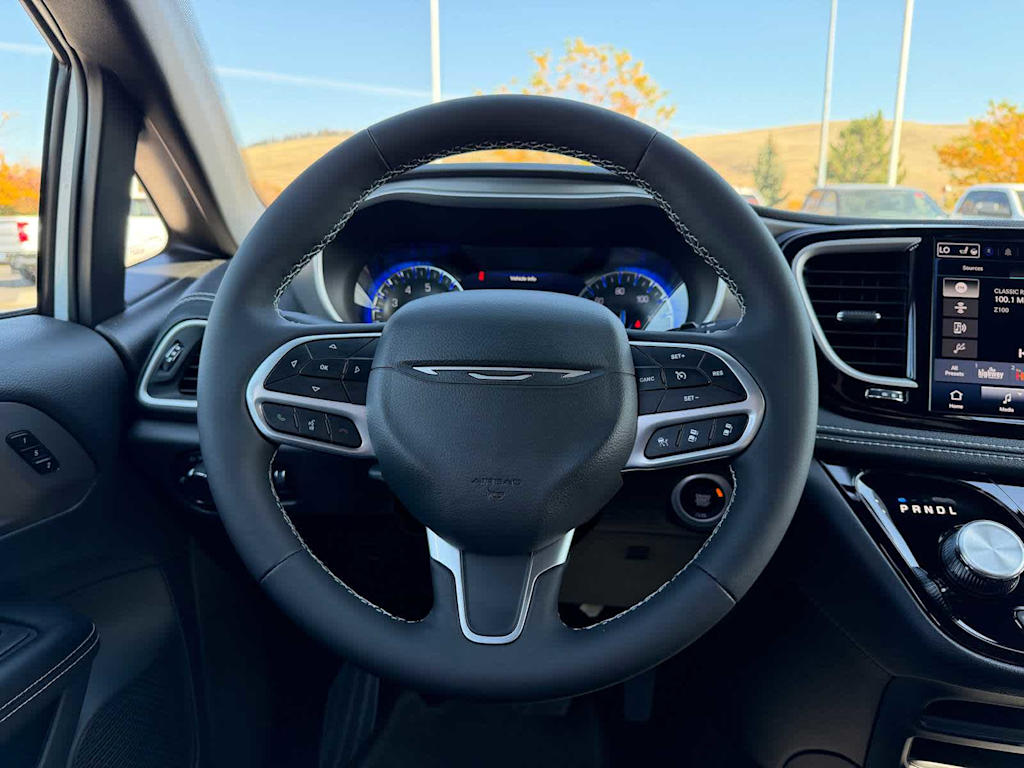 Thumbnail: 2027 Chrysler Pacifica - 6