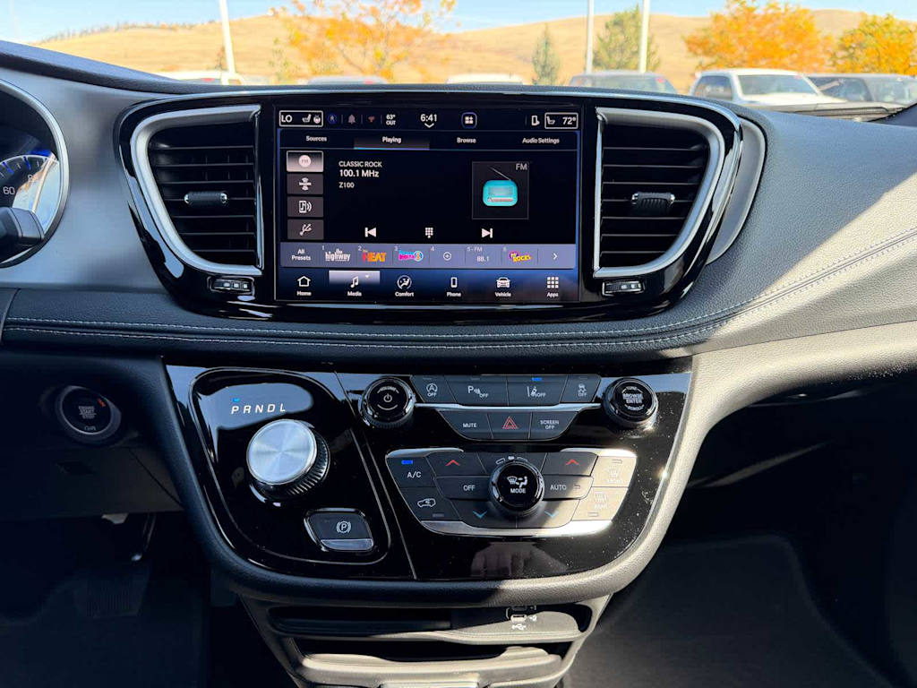 Thumbnail: 2027 Chrysler Pacifica - 22