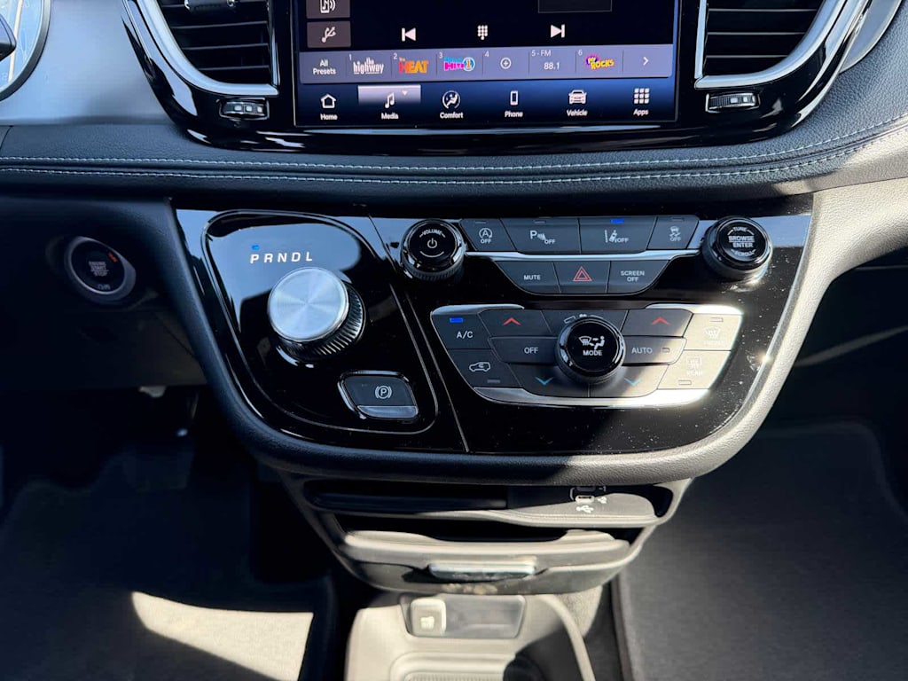 Thumbnail: 2027 Chrysler Pacifica - 23