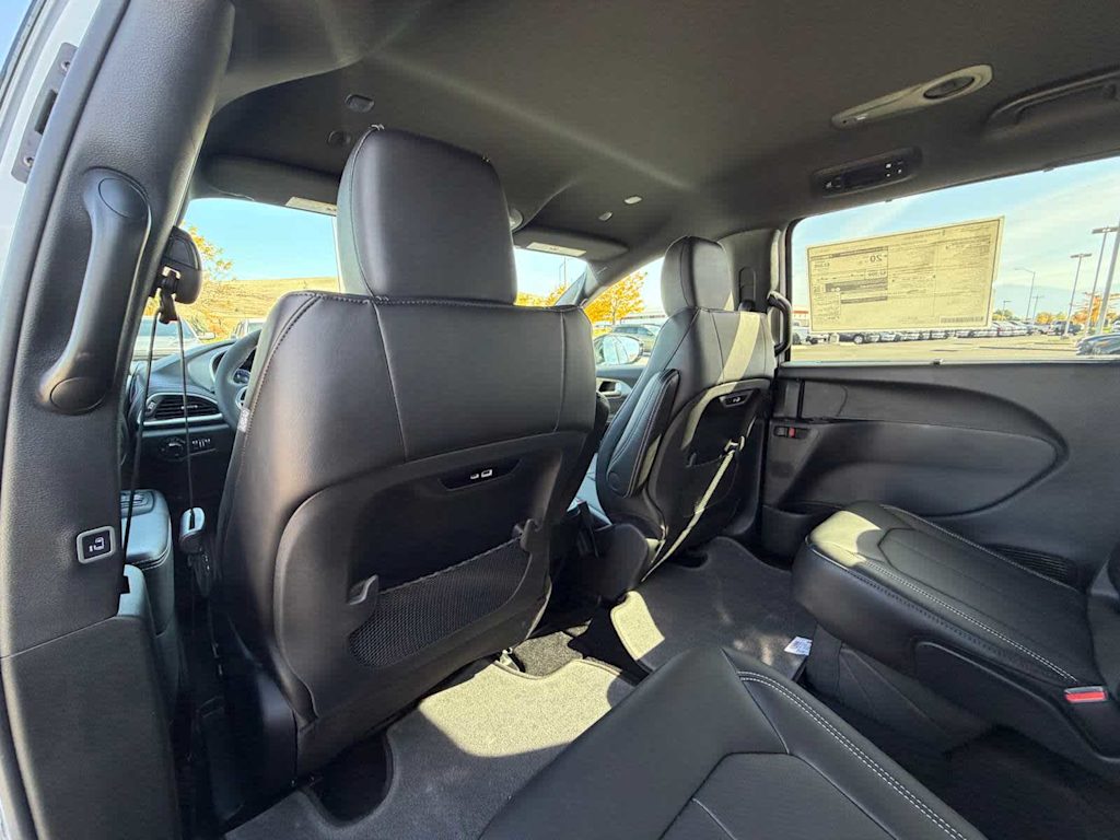 Thumbnail: 2027 Chrysler Pacifica - 29