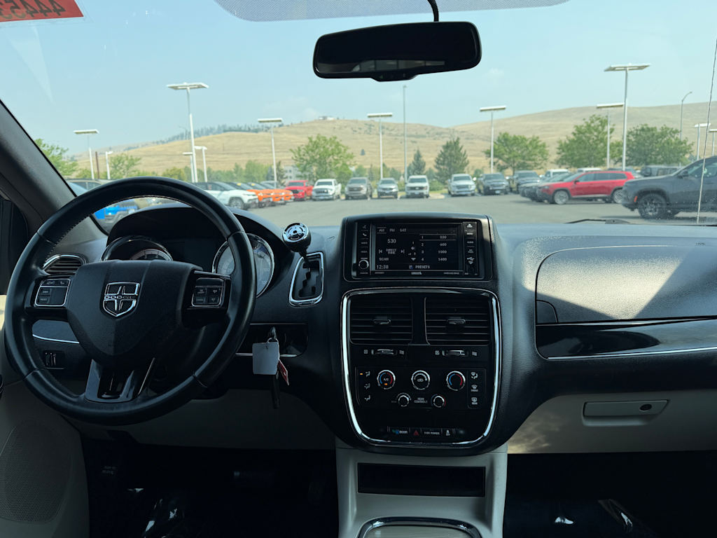 Thumbnail: 2016 Dodge Grand Caravan - 2