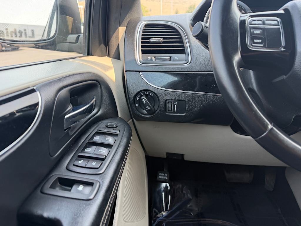 Thumbnail: 2016 Dodge Grand Caravan - 19