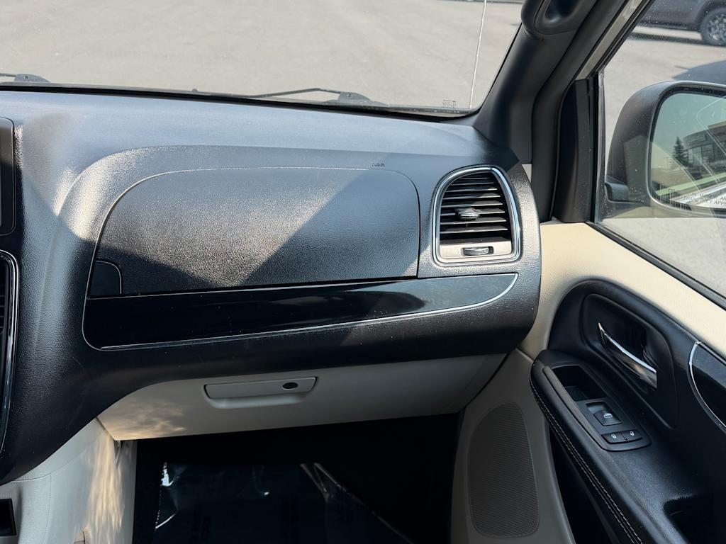 Thumbnail: 2016 Dodge Grand Caravan - 20