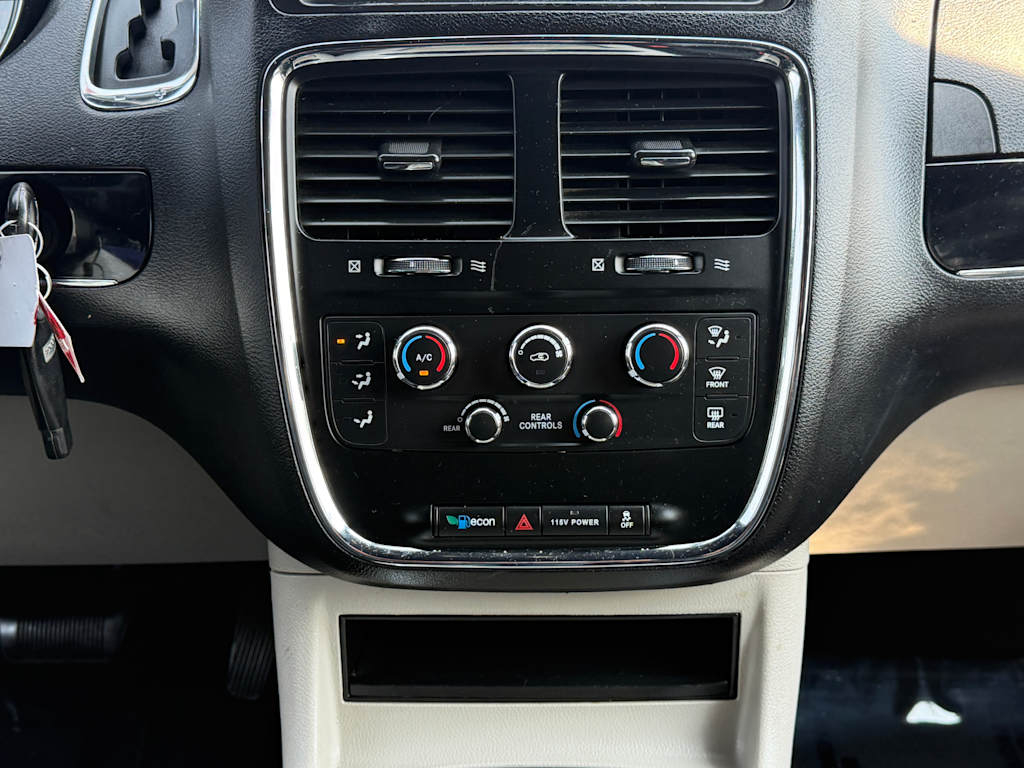 Thumbnail: 2016 Dodge Grand Caravan - 21