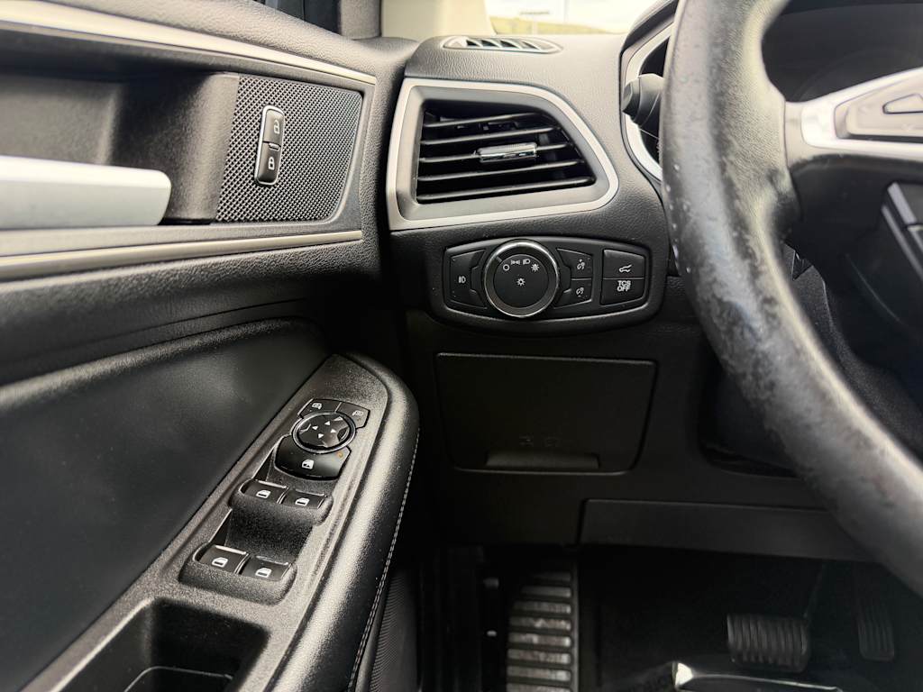 Thumbnail: 2021 Ford Edge - 18