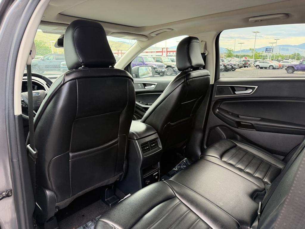 Thumbnail: 2021 Ford Edge - 26