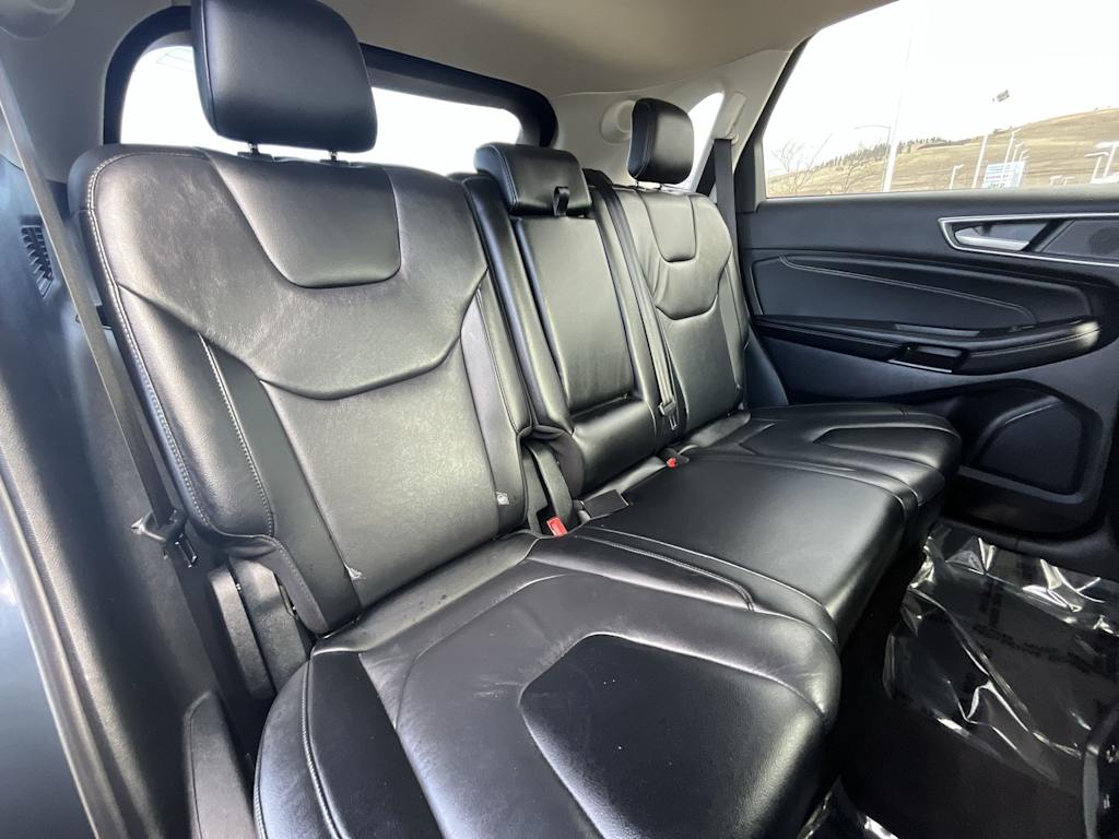 2022 Ford Edge Titanium 12