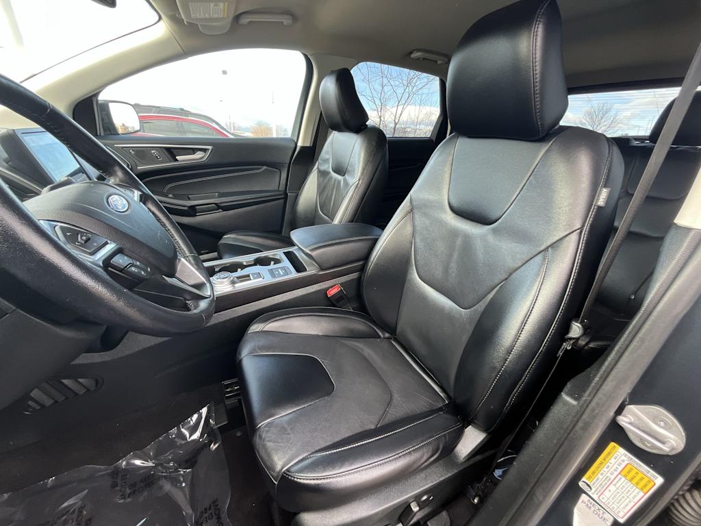 2022 Ford Edge Titanium 11