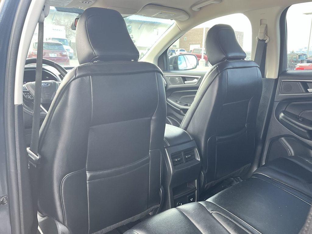 2022 Ford Edge Titanium 13