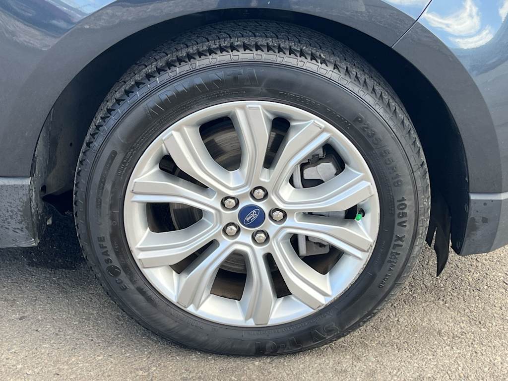 2022 Ford Edge Titanium 8