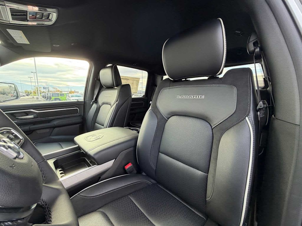 Thumbnail: 2026 RAM 1500 - 9