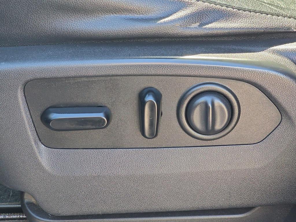 Thumbnail: 2019 Chevrolet Silverado 1500 - 22