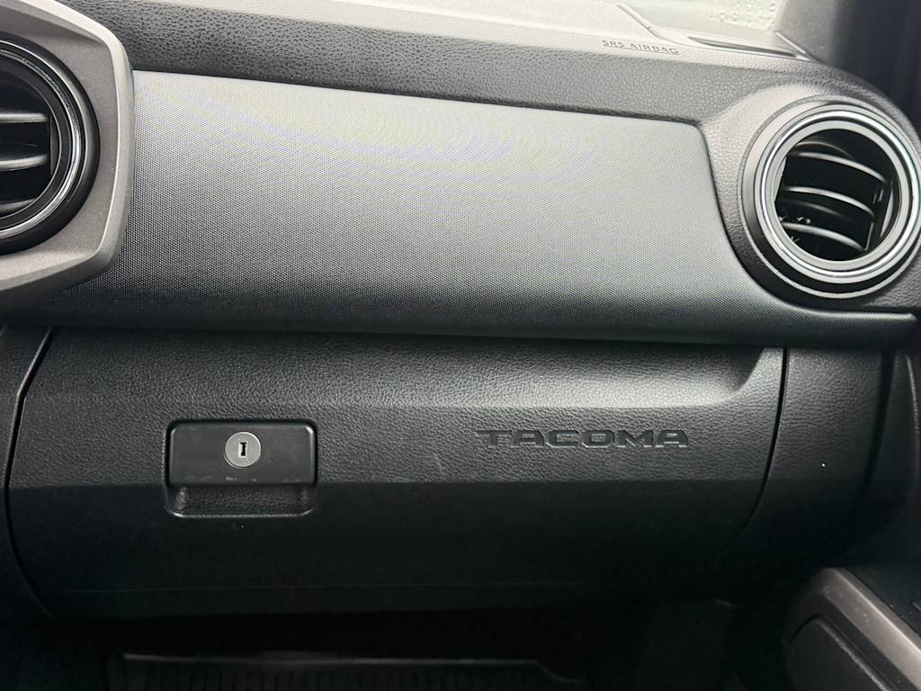 Thumbnail: 2021 Toyota Tacoma - 20