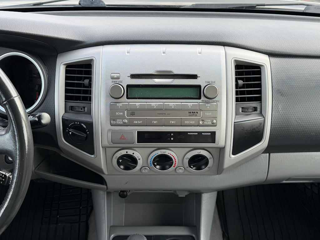 Thumbnail: 2011 Toyota Tacoma - 10