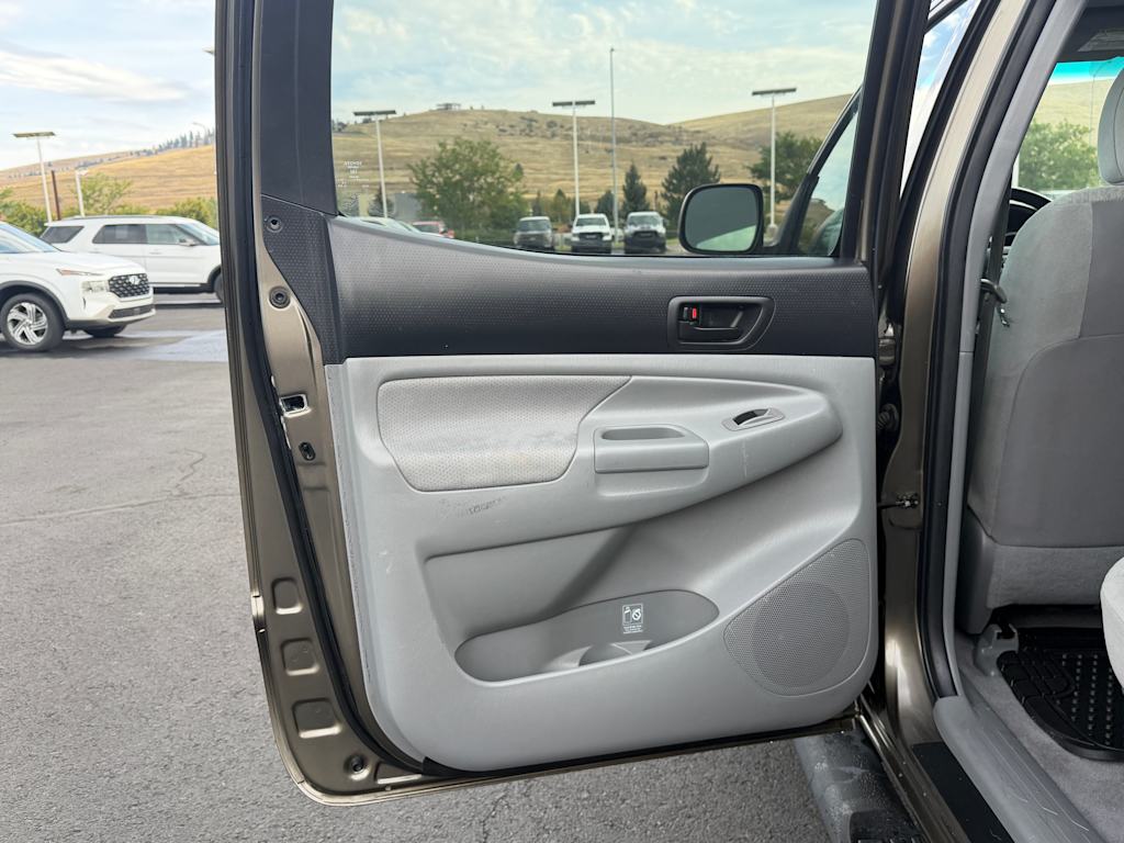 Thumbnail: 2011 Toyota Tacoma - 24