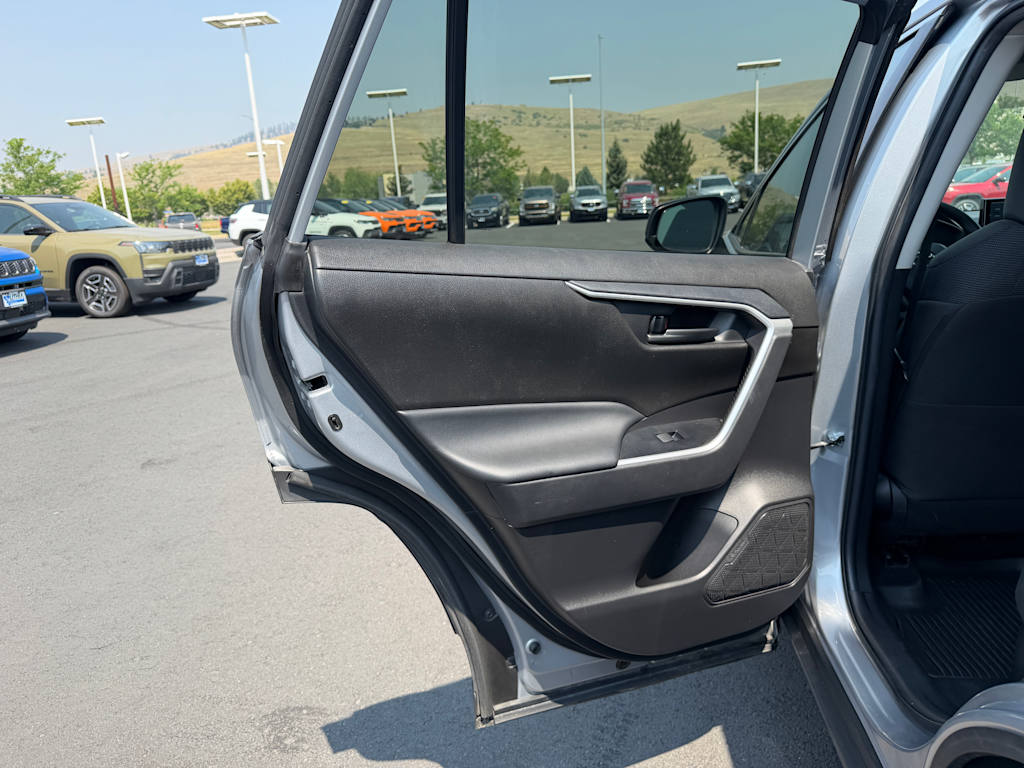 Thumbnail: 2022 Toyota RAV4 - 25