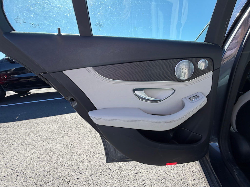 Thumbnail: 2015 Mercedes-Benz C-Class - 23