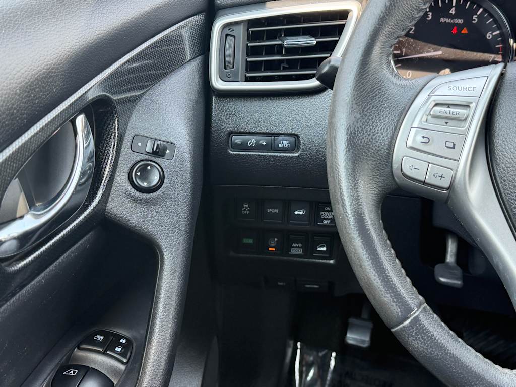 Thumbnail: 2015 Nissan Rogue - 20